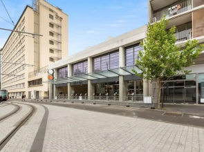 Central Modern 1 Bedroom With Air-con Balcony