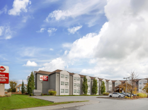 Best Western Plus Rose City Suites