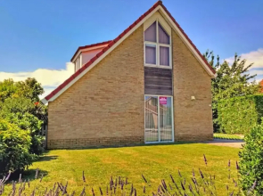 Bungalow in Breskens Near Waterfront Beach