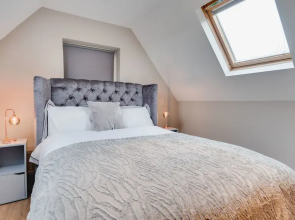 Brook Barn with Sauna & Hot Tub