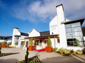 La Mon Hotel And Country Club