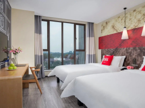 Ibis E'meishan Railway Station Hotel