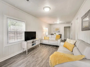 Walk to Dtwn Branson: Pet-friendly Home!