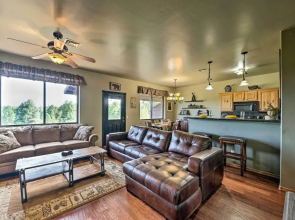 Show Low Retreat w/ Deck, Grill & Mountain Views