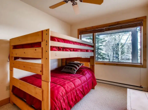 3br Townhome With Mountain Views & Garage 3 Bedroom Townhouse - No Cleaning Fee! by RedAwning