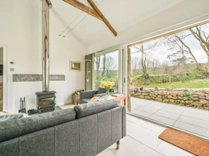 Cosy Rural Barn with Private Garden & Forest - The Cart Barn