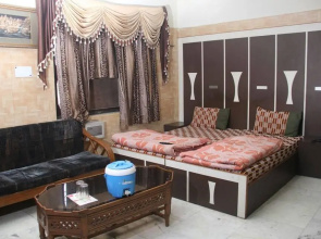 New Subhash Guest House