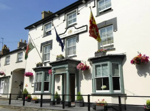 Gwesty'r Emlyn Hotel