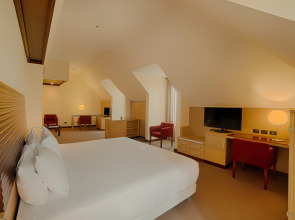 Отель NH Milano 2