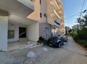 Dream House   (No Front Desk For Check In Please Contact The Property At Least 5 Days In Advance)