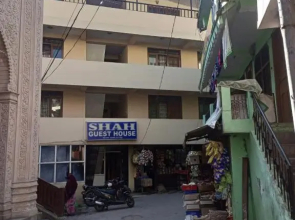 Goroomgo Shah Guest House Nainital