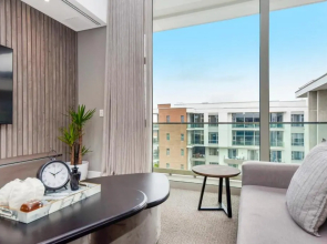 Chic 2 Bedroom Penthouse In The Heart Of Rosebank