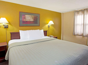 Travelodge by Wyndham Fort Lauderdale