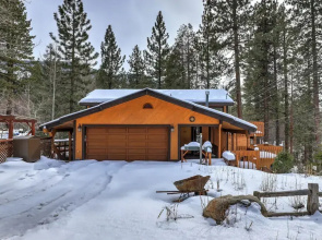 Tahoe Forest Chalet 3BR House w/ Mountain Views