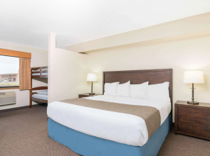 Days Inn & Suites by Wyndham Baxter Brainerd Area