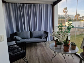 Captivating 2-bed Apartment First Line Beach