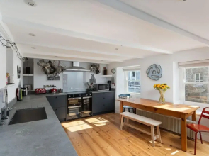 Seaview-2br-sleeps5-cottage-fastwifi-woodburner