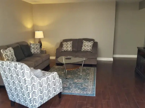 Fully Renovated 1 min. to Melrose Ave.