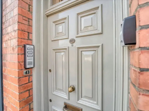 Host Stay Upper Tything Apartment