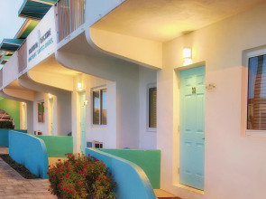 Hollywood Beachside Boutique Suites