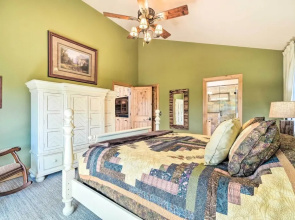 Groveland Lake House w/ Hot Tub & Water Views