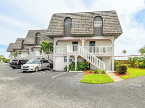 Steps to Sand: Condo w/ Pool Access in Cocoa Beach