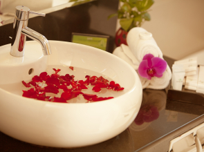 Liberty Hotel Saigon Parkview