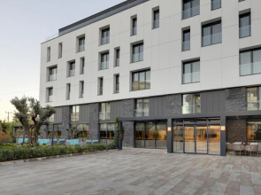 Leo suites Hotel
