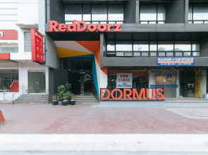 RedDoorz Hostel @ Dormus Espana