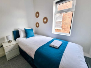 Casa Gloucester Service Apartment