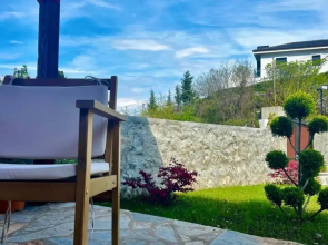 Vintage House at Shkodra Lake
