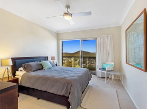 Adriana, 10/83 Ronald Avenue