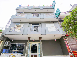 OYO 82238 Hotel Sapna
