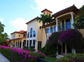 Extravagant Golden Mansion 6 Bedrooms 8 Bathrooms in the Finest Las Olas Area
