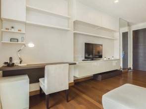 Ivy Thonglor by Favstay