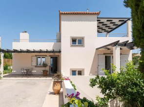 ELIDA -pool, billiard, views, 4min walk to the sea