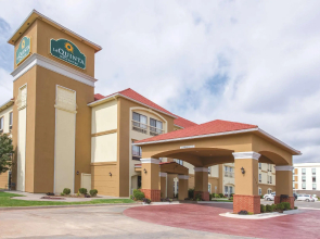 La Quinta Inn & Suites by Wyndham Oklahoma City -Yukon