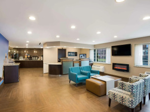 Clarion Pointe Downtown