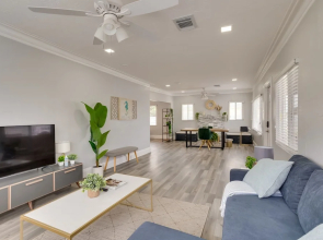 West Palm Beach Getaway - 3 Mi to Beaches!