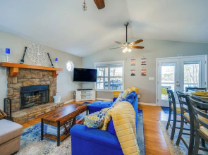 Lakefront Eatonton Getaway w/ Dock & Grill!