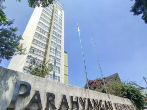 Cozy and Simply 2BR Apartment at Parahyangan Residence
