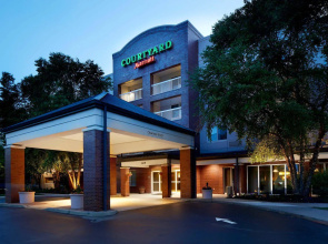 Courtyard by Marriott Edison Woodbridge