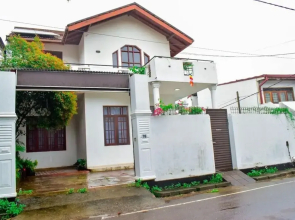 3 Bed House - Wifi, Parking, 10minbeach