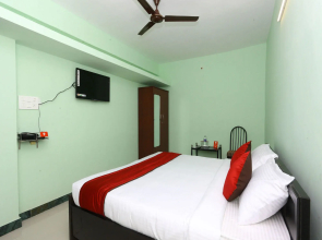 OYO 9763 Red Wood Apartments