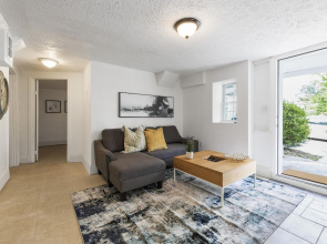 Bsmt Suite Near Stadium w Parking Coffee BBQ AC