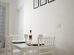 NewLife 8.15 Holiday Home Black