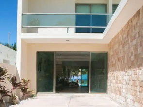 5 BR House with Pool and Private Beach