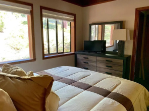 Family Friendly 3 Br/2.5 BA Full Chambers Access!