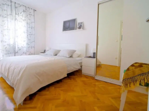 Luxe 3BR Apartment Split