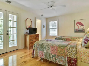 Easy Livin' by Avantstay Key West Home w/ Pool & BBQ Week Long Stays Only